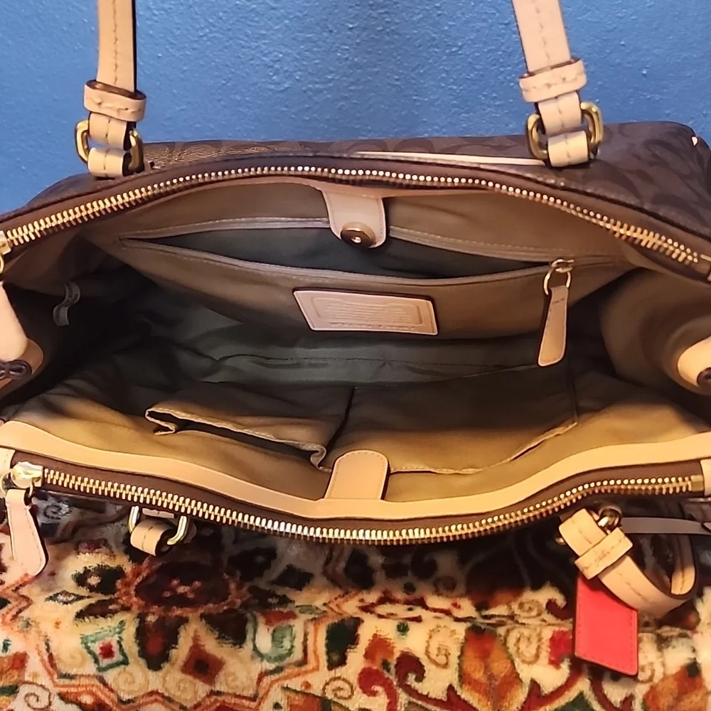 New Authentic Coach Signature Peyton Shoulder Bag - Purse Tan Brown. - Picture 6 of 9